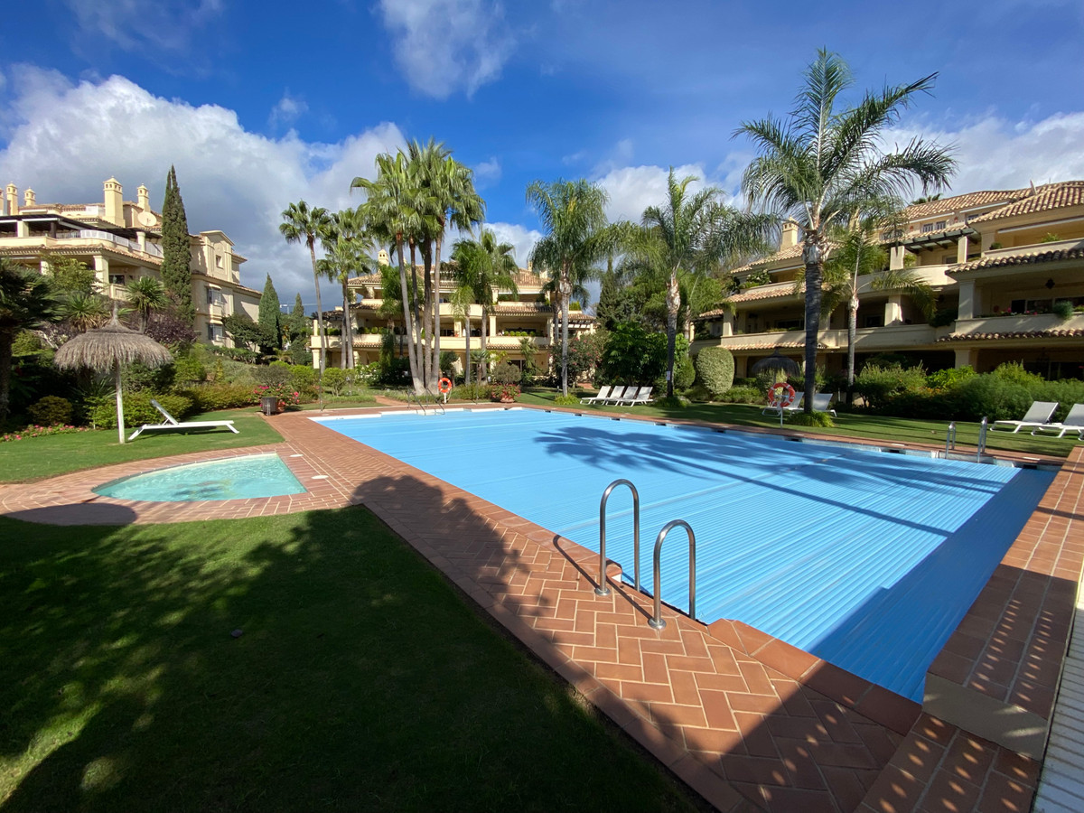 Las Alamandas Middle Floor