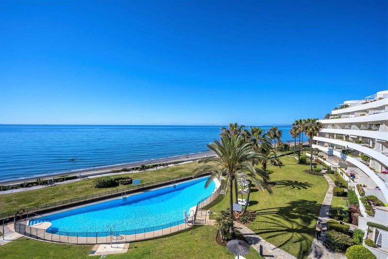 Ground Floor 2-Bedroom Apartment for sale in Estepona