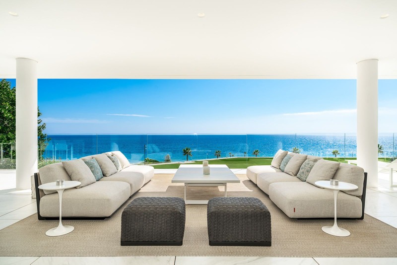 Middle Floor 5-Bedroom Apartment for sale in New Golden Mile