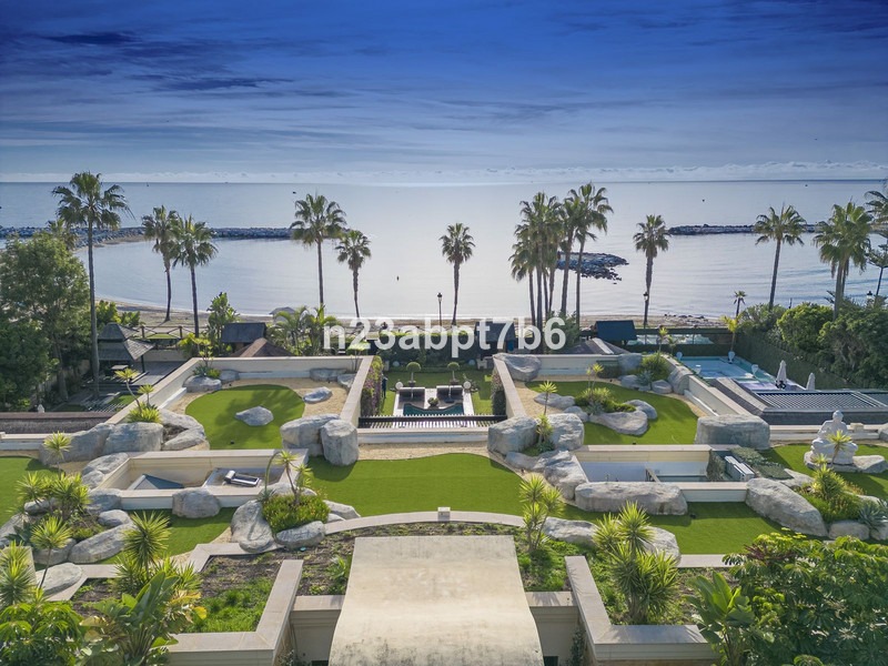 This is a UNIQUE and valuable opportunity to purchase a beachfront villa in the most exclusive area of the Costa del Sol, Puerto Banús, with direct access to the beach.