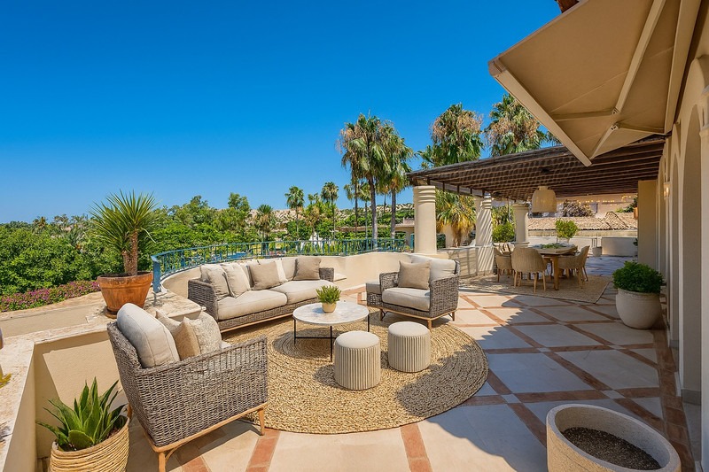 Penthouse Duplex 3-Bedroom for sale in Nueva Andalucía