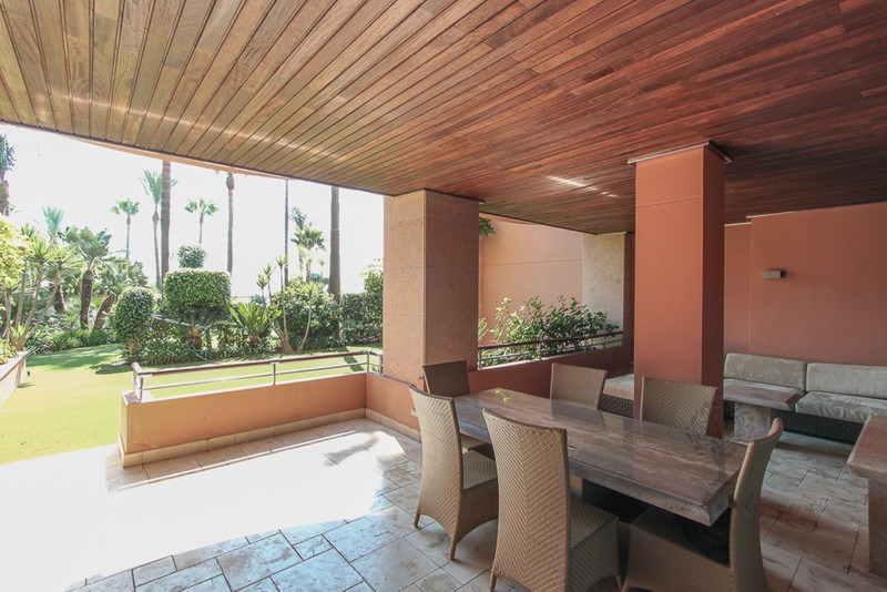 Ground Floor 2-Bedroom Apartment for Sale in Puerto Banús