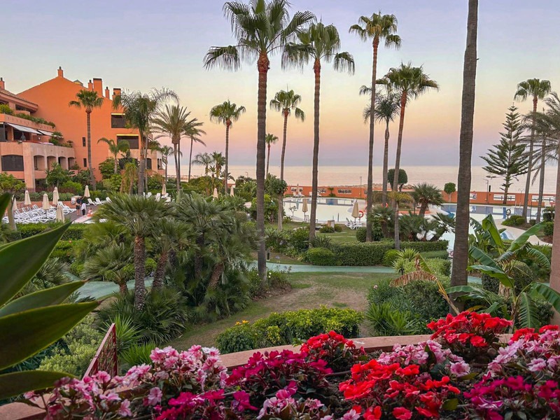 Middle Floor 2 Bedroom Apartment for sale in Puerto Banús